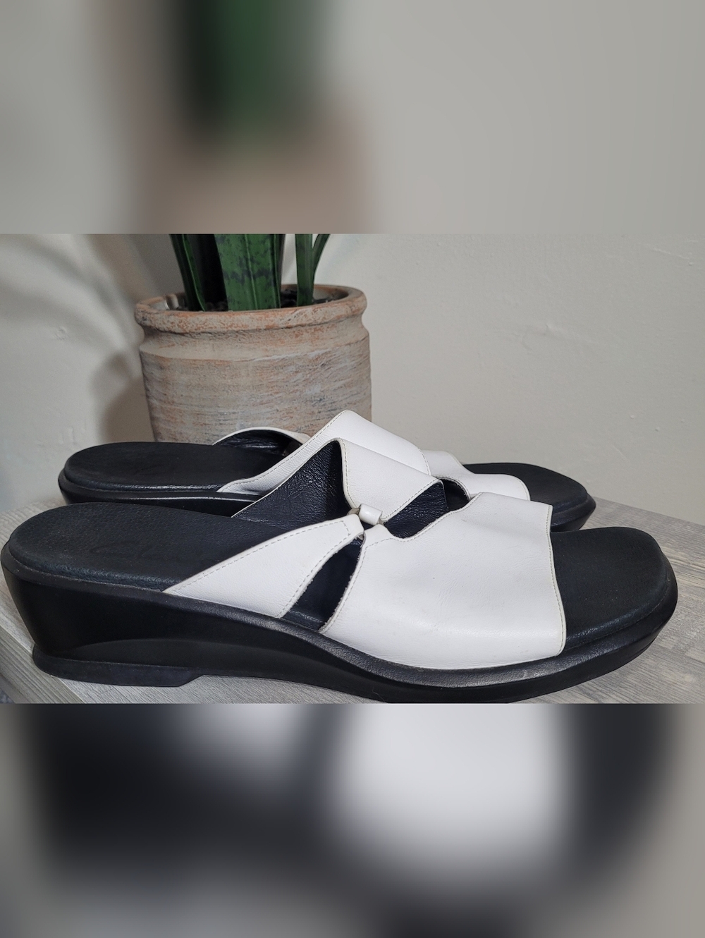 Clarks White Lea Aries Leather with Black Sole Wedge Square Open Toe Sandals 9